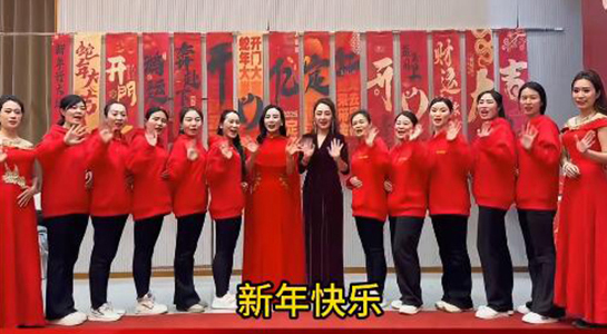 ������\(y��n)�����Ҹ��M���g���w˹�_(d��)ף�����Ěg��һ·���(y��ng)��