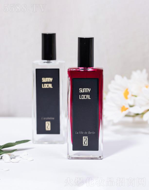 ���đ���Ůʿ������Ů��Թ��ˮ