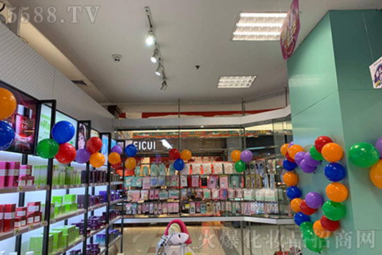 開(kāi)進(jìn)口化妝品店,加盟小資生活美妝讓你無(wú)憂開(kāi)店 開(kāi)進(jìn)口化妝品店,加盟小資生活美妝讓你無(wú)憂開(kāi)店