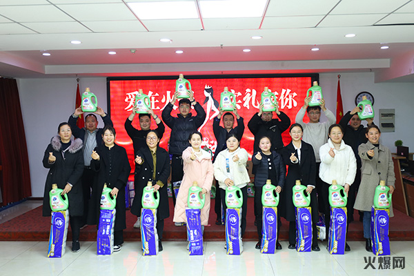 �펽�`���A������(m��ng)�»����𱬾W(w��ng)��T���l(f��)��Ů��(ji��)�YƷ��